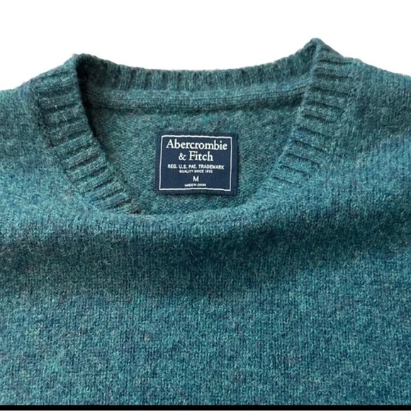 VTG Abercrombie & Fitch Women’s Holiday Green 100% Wool Sweater Crew Neck Sz Med - Picture 2 of 3